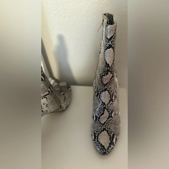 JIMMY CHOO Snake Leather Stone Color Midcalf Boots. Size 42. - Picture 7 of 17